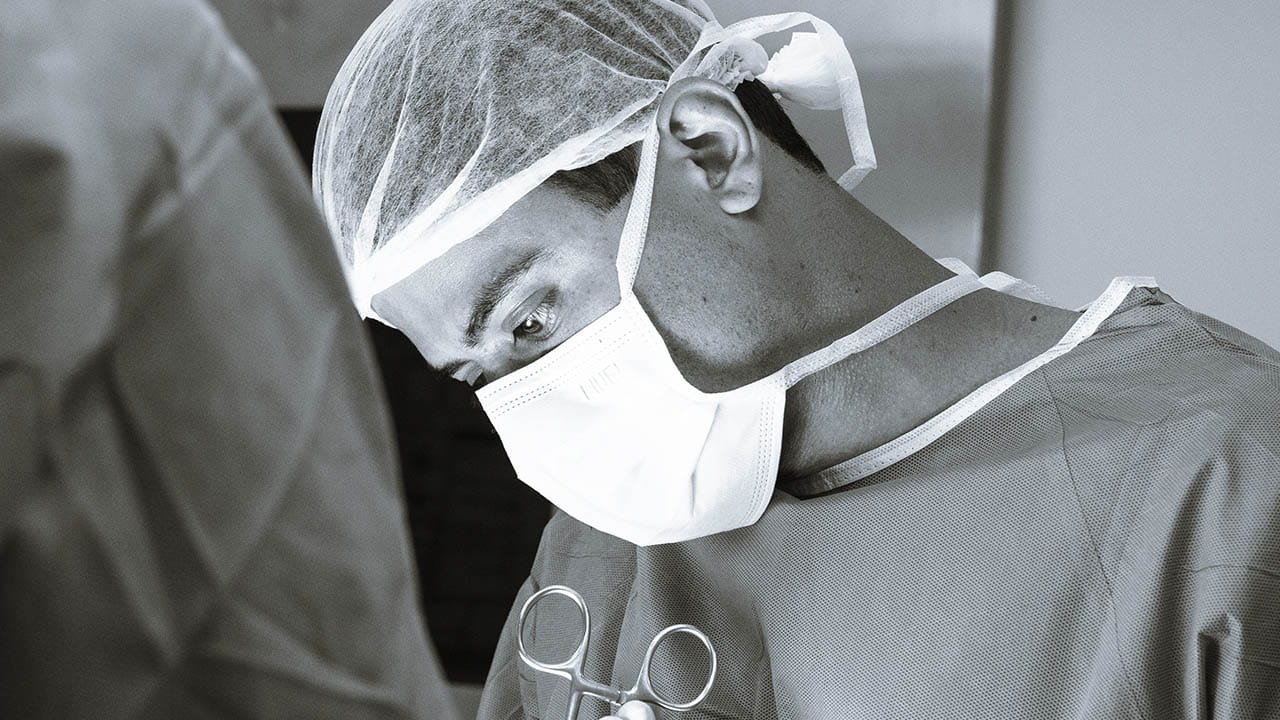 Dr. Viniciuus Araújo especialista em Placa retrocervical de endometriose